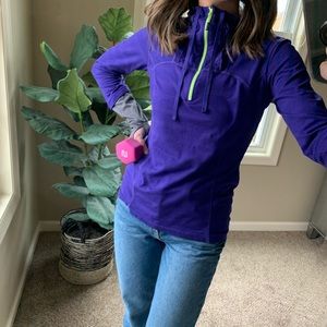 ATHLETIC HOODED FITTED WORKOUT SWEATER